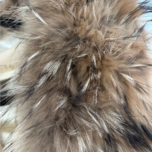 Elegant Cream Andrew Marc Women's Coat with Real Fur Collar - Picture 6 of 9